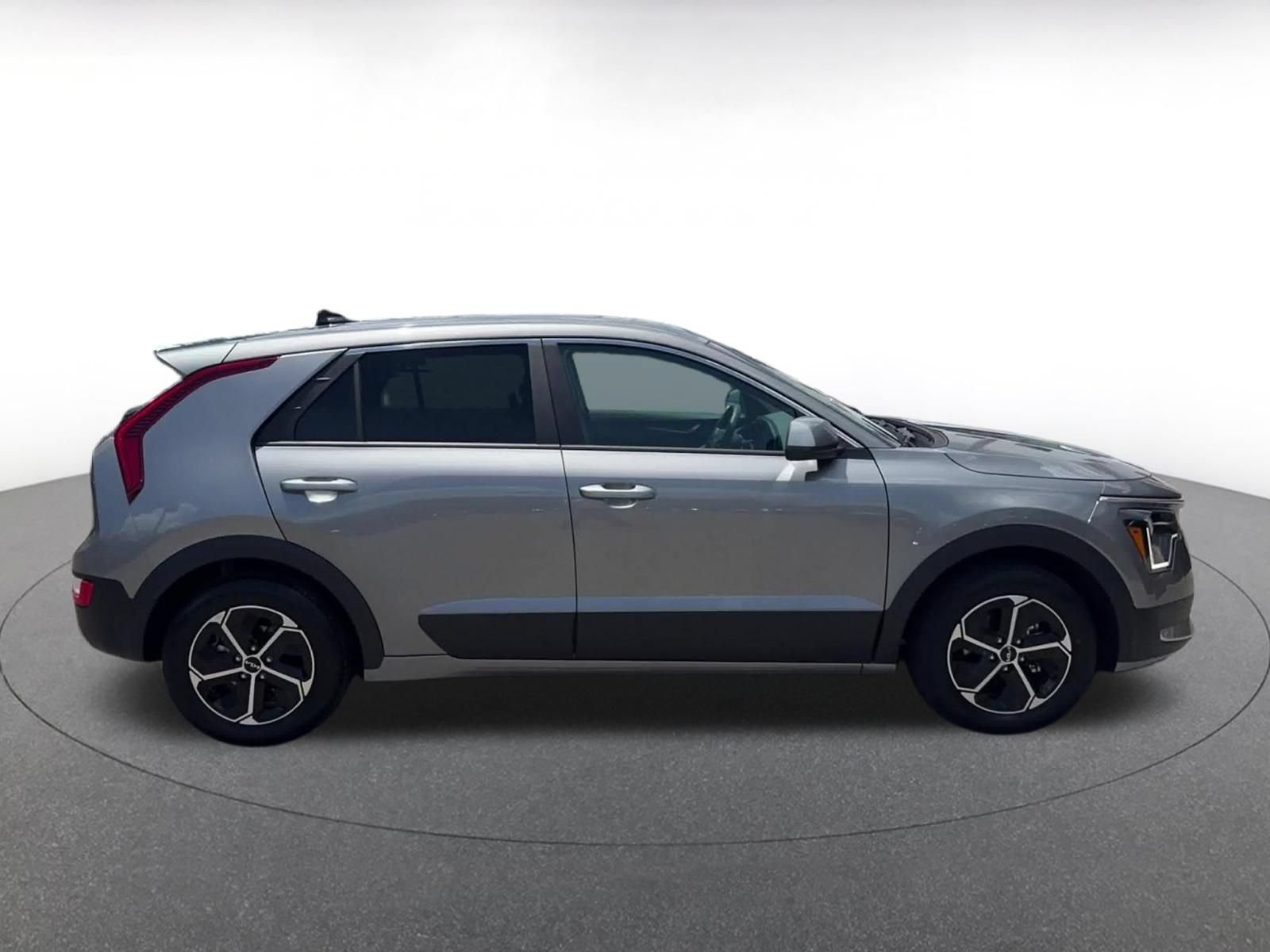 Used 2026 Kia Niro LX FWD image 16