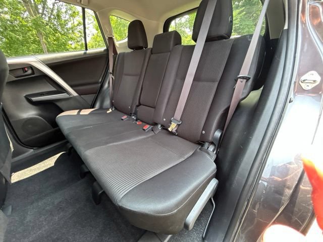Used 2018 Toyota RAV4 LE w/ All Weather Liner Package AWD/4WD image 32