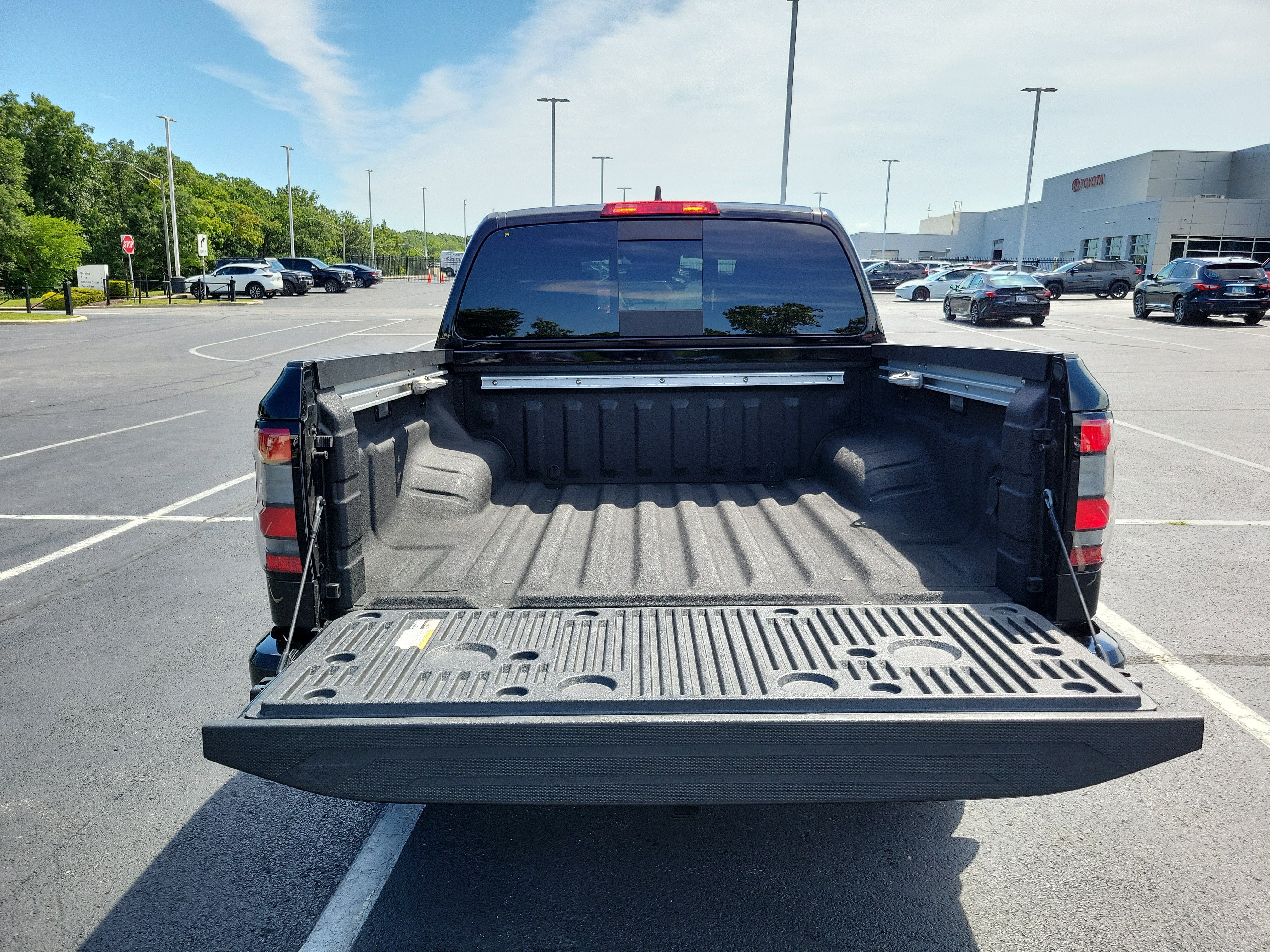 Used 2023 Nissan Frontier PRO-4X w/ Pro-4X Premium Package AWD/4WD image 10