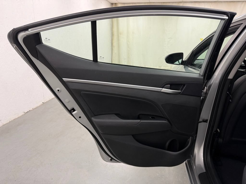 Used 2020 Hyundai Elantra Limited w/ Cargo Package (C1) FWD image 14