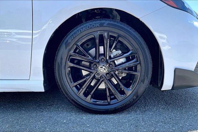 Used 2026 Toyota Camry SE FWD image 9
