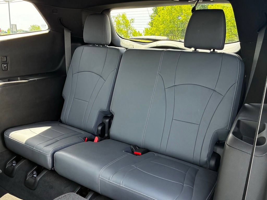 Used 2023 Buick Enclave Essence AWD/4WD image 35