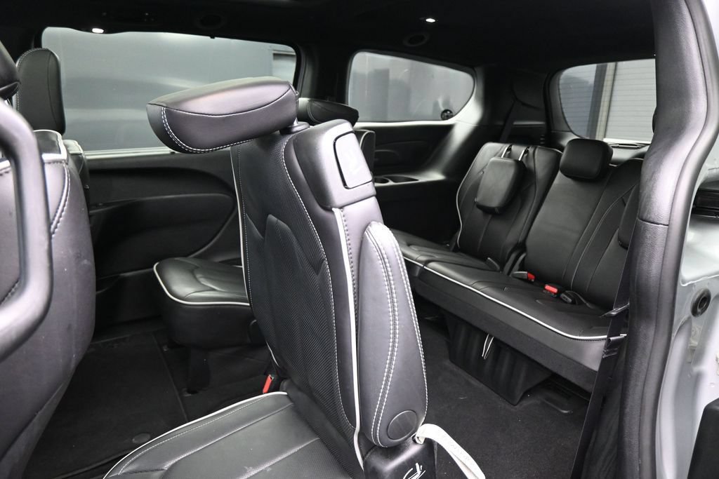 Used 2026 Chrysler Pacifica Limited FWD image 26
