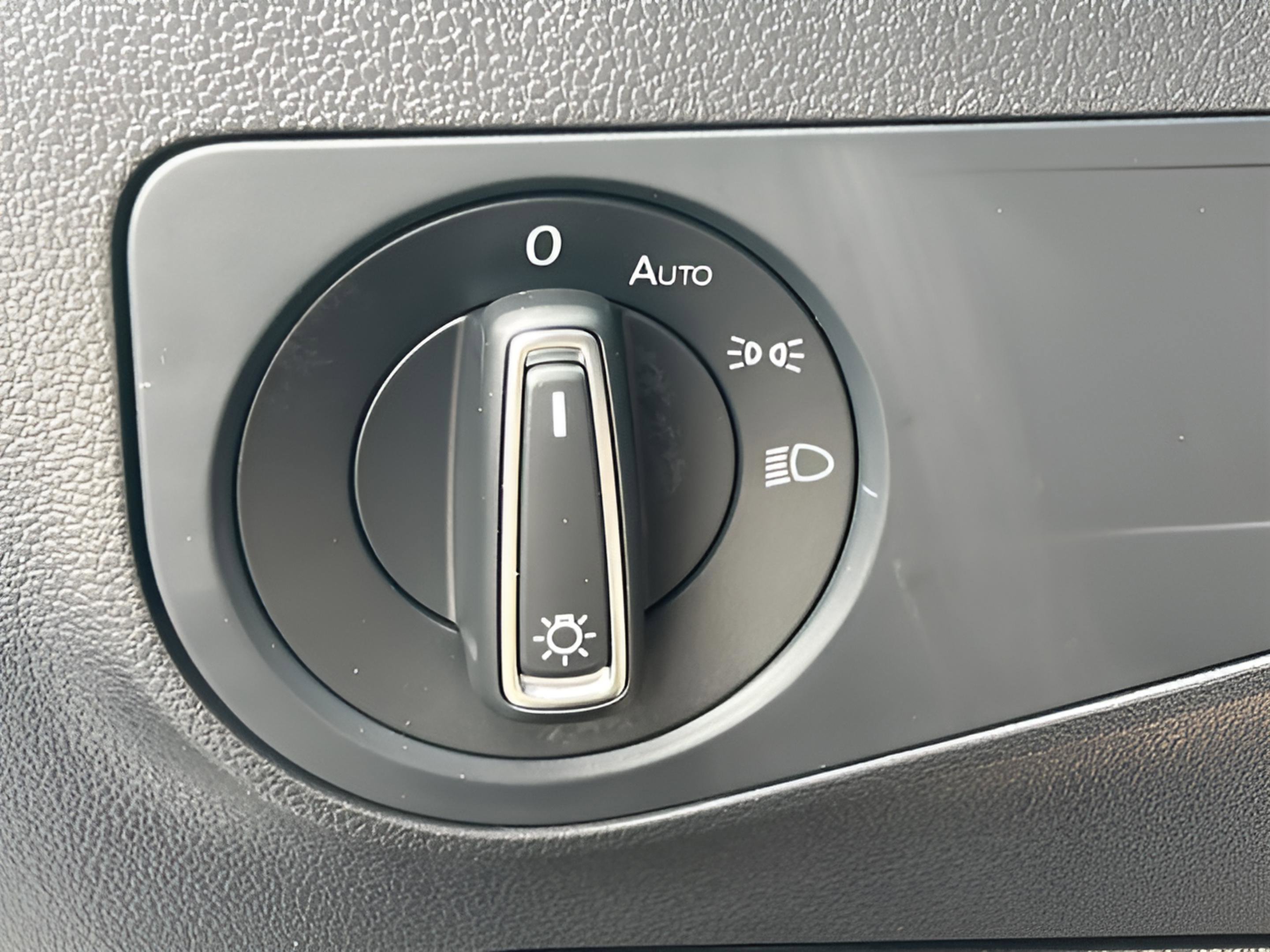 Used 2023 Volkswagen Tiguan SE w/ Panoramic Sunroof Package FWD image 14