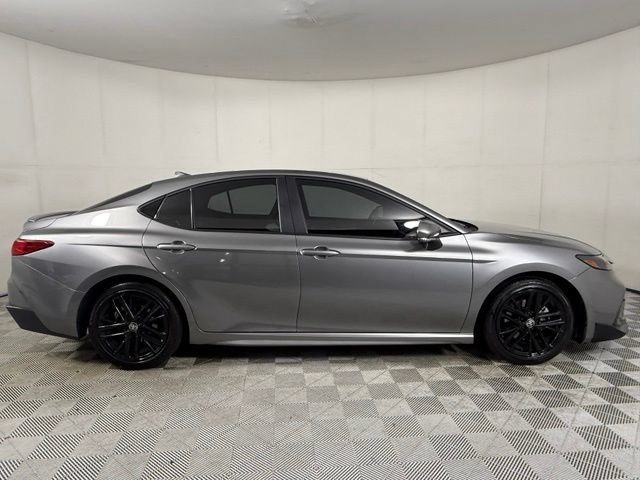 Used 2025 Toyota Camry SE FWD image 7