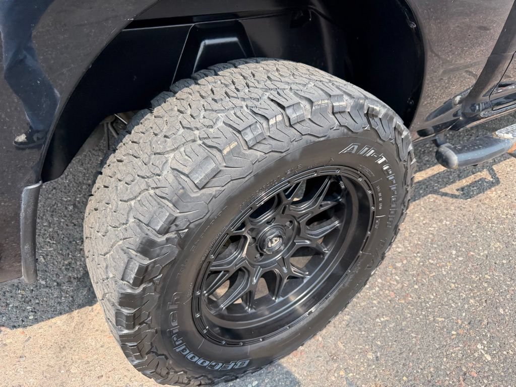 Used 2019 RAM 1500 Classic SLT w/ Black Appearance Group AWD/4WD image 20