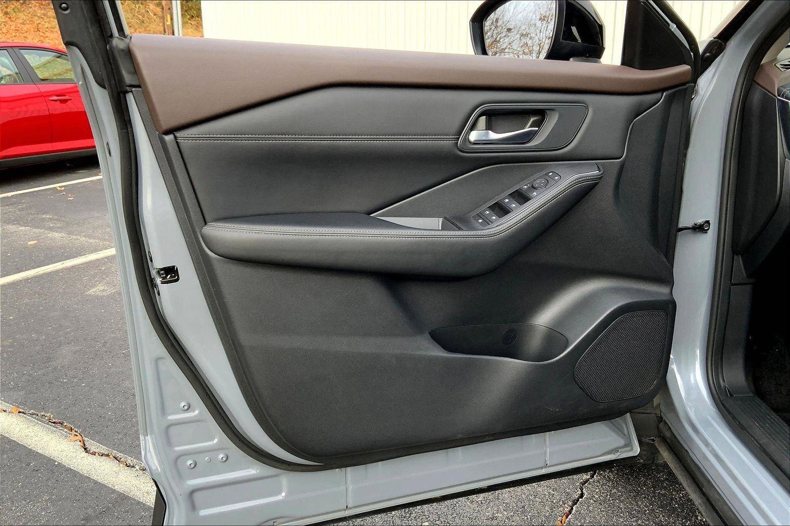 Used 2023 Nissan Rogue SV w/ SV Premium B Package image 22