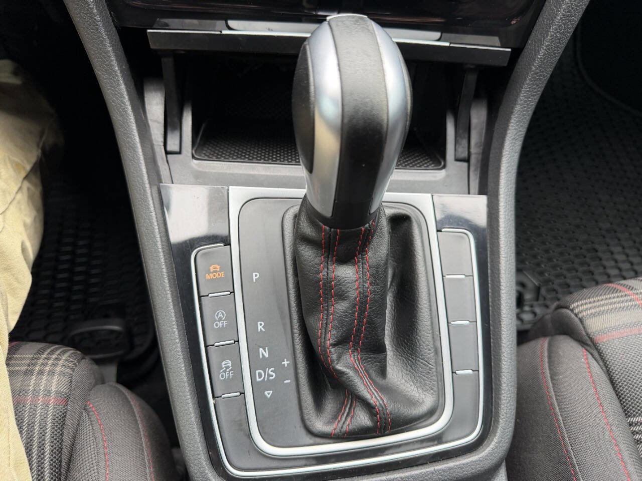 Used 2020 Volkswagen GTI S image 32