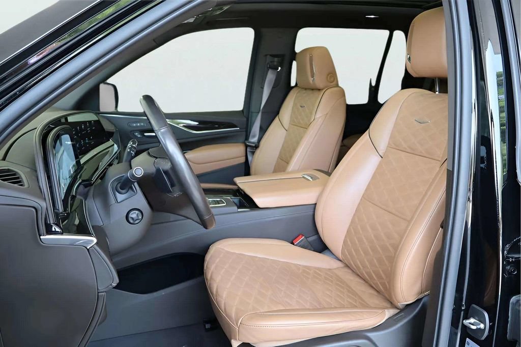 Used 2021 Cadillac Escalade Premium Luxury w/ Driver Assist Tech Package AWD/4WD image 21