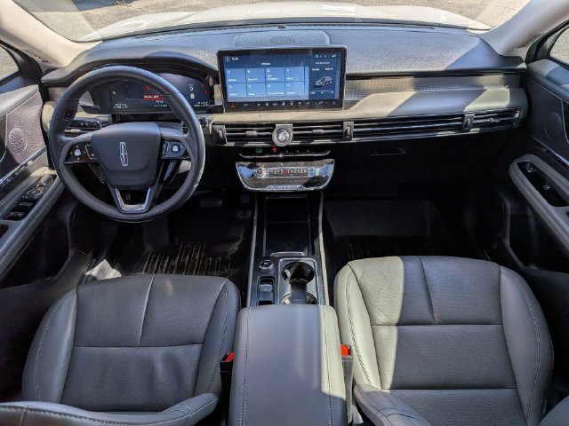 Used 2024 Lincoln Corsair Reserve AWD/4WD image 11