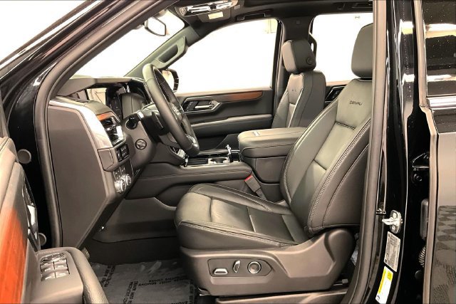 Used 2026 GMC Yukon Denali w/ Sun & Power Step Package AWD/4WD image 24