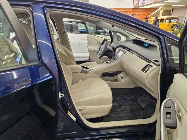 Used 2014 Toyota Prius Three FWD image 31