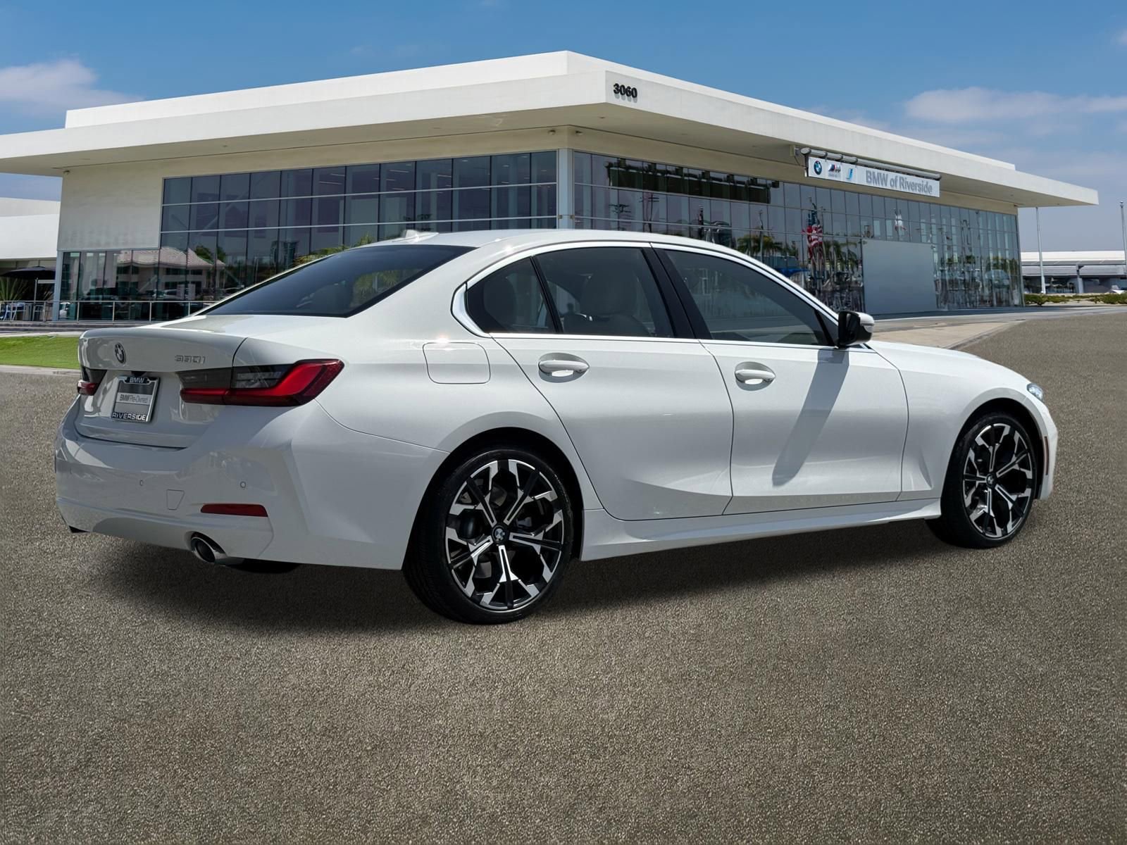 Certified 2025 BMW 330i Sedan RWD image 10