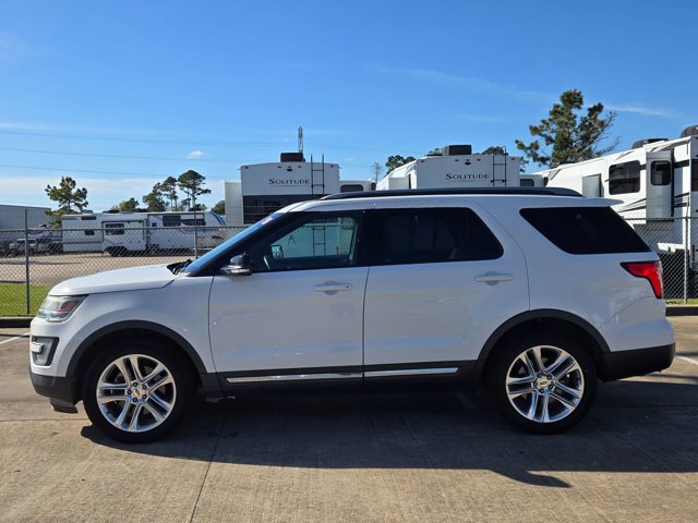 Used 2016 Ford Explorer XLT w/ Equipment Group 202A FWD image 9
