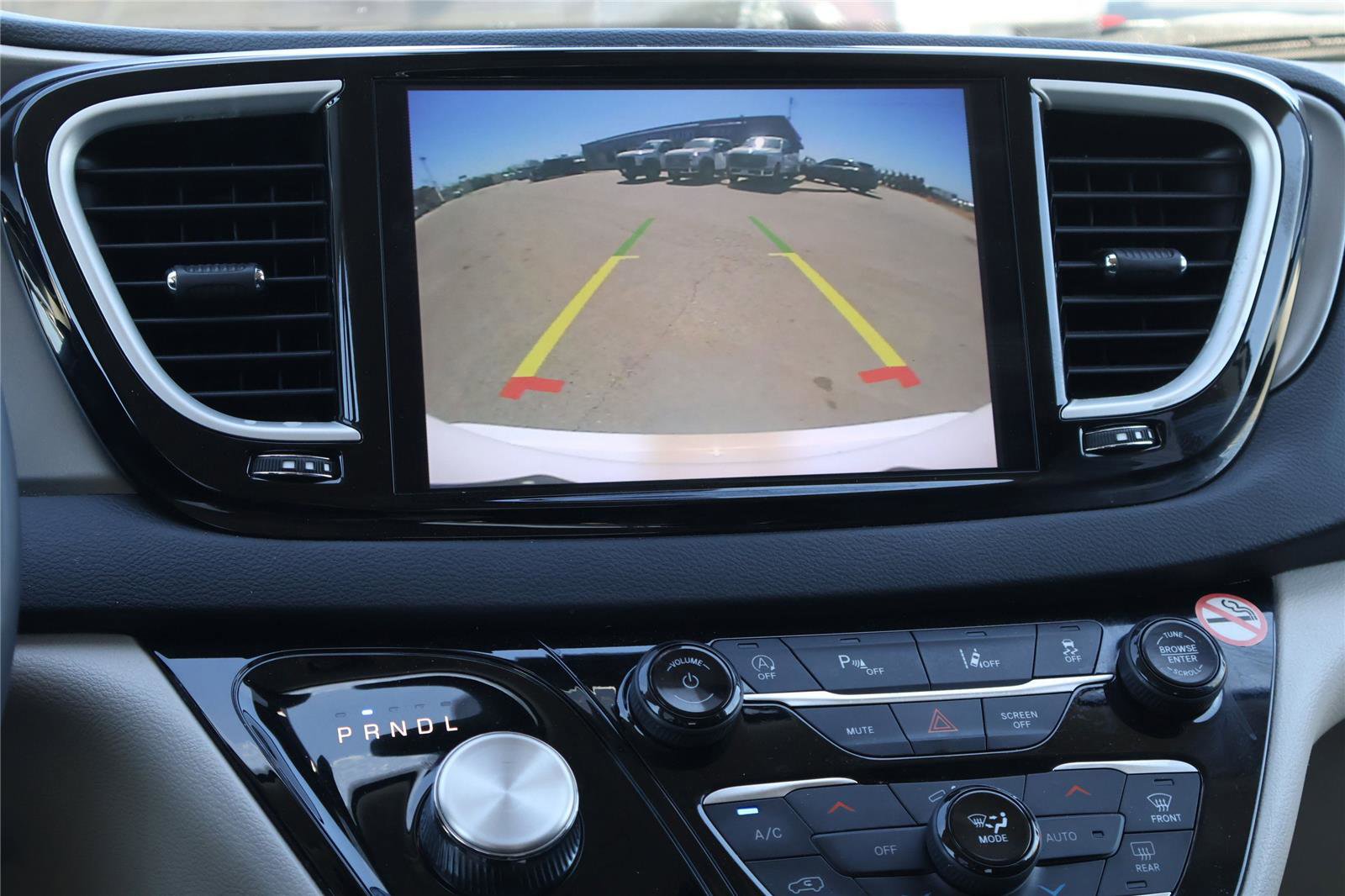 Used 2023 Chrysler Pacifica Touring-L image 23