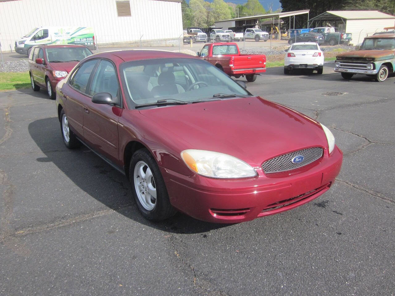 Used 2005 Ford Taurus SE FWD image 4
