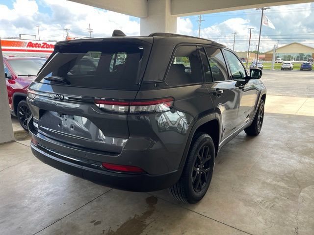 Used 2025 Jeep Grand Cherokee Altitude AWD/4WD image 6