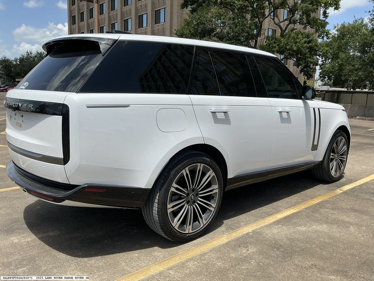 Used 2025 Land Rover Range Rover SE AWD/4WD image 6