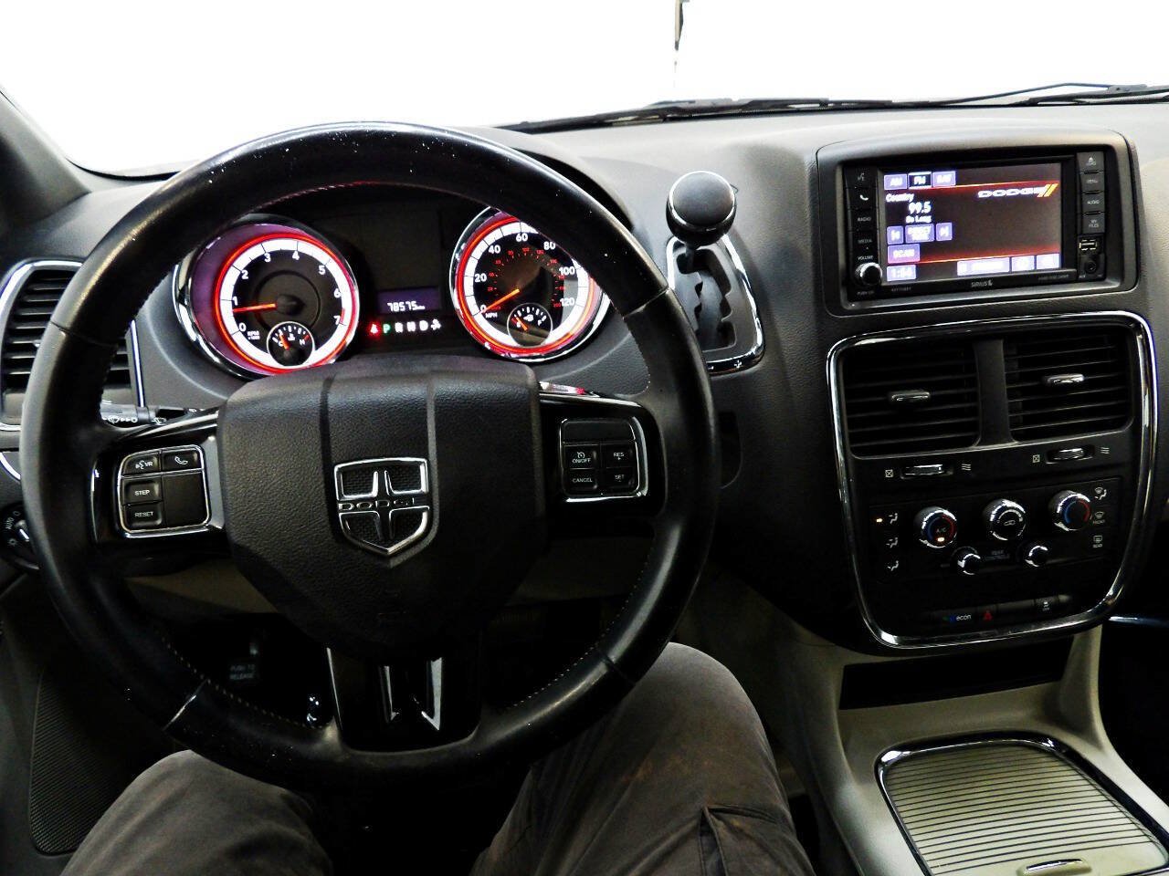 Used 2019 Dodge Grand Caravan SXT FWD image 17