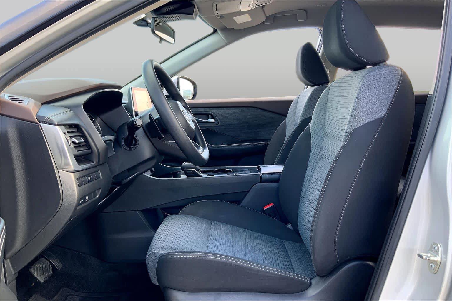 Used 2023 Nissan Rogue SV FWD image 8