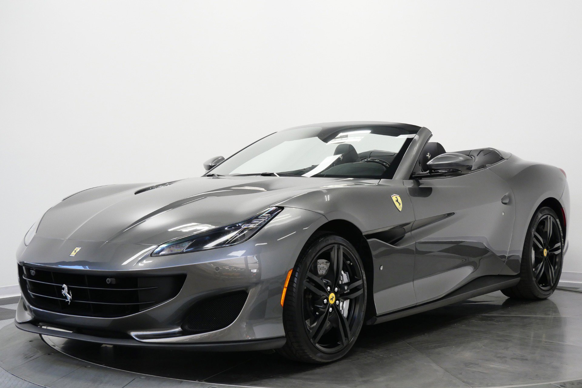 Used 2019 Ferrari Portofino RWD image 5