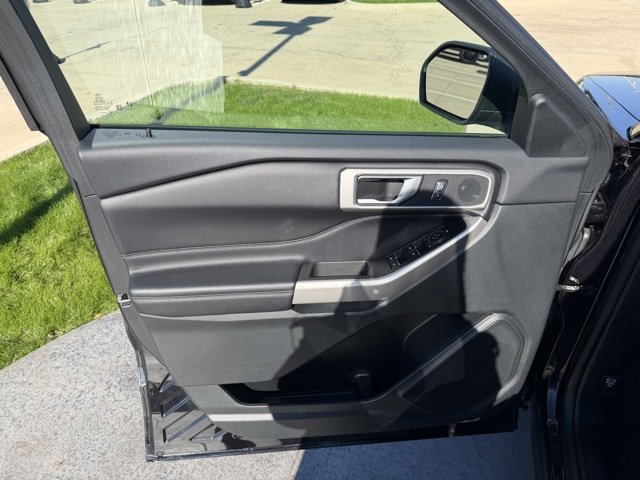 Used 2024 Ford Explorer XLT image 8