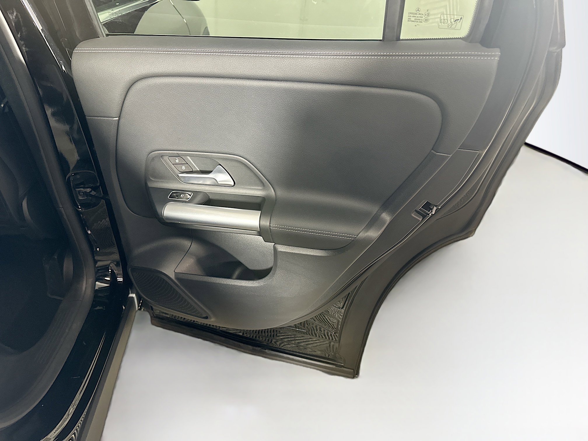 Used 2025 Mercedes-Benz GLA 250 4MATIC image 29