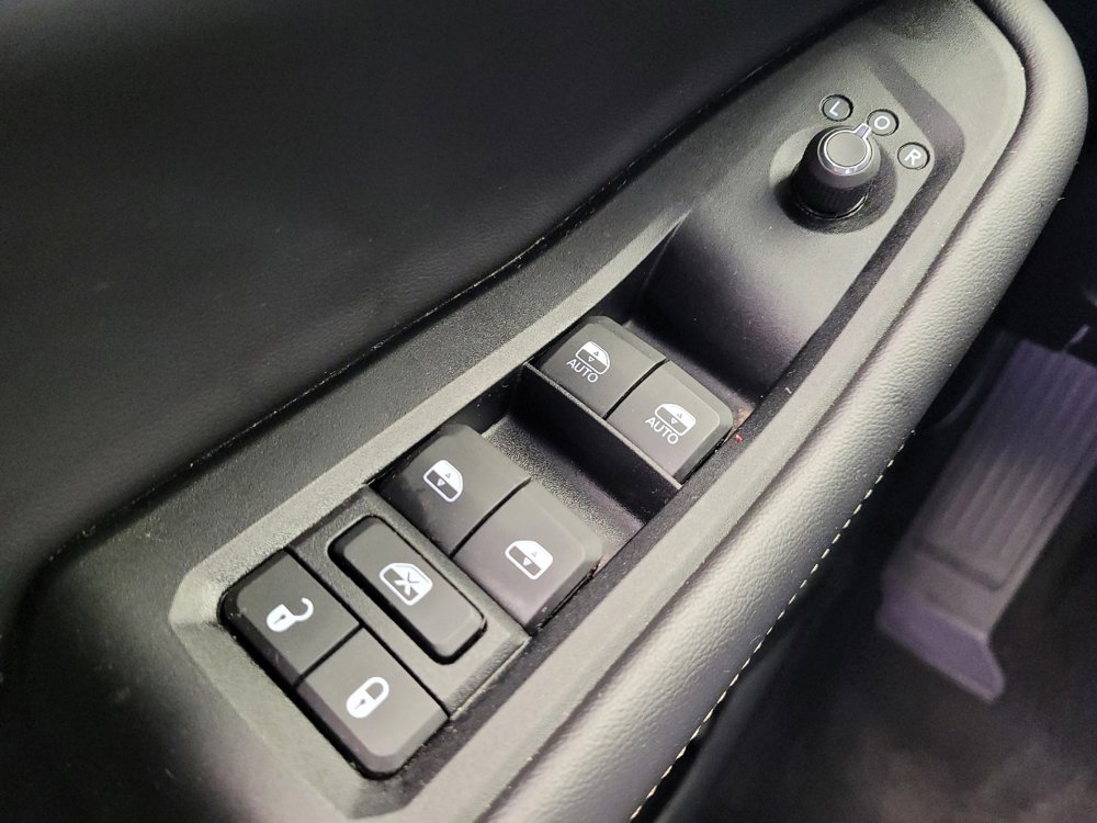 Used 2023 Jeep Grand Cherokee Laredo X image 27