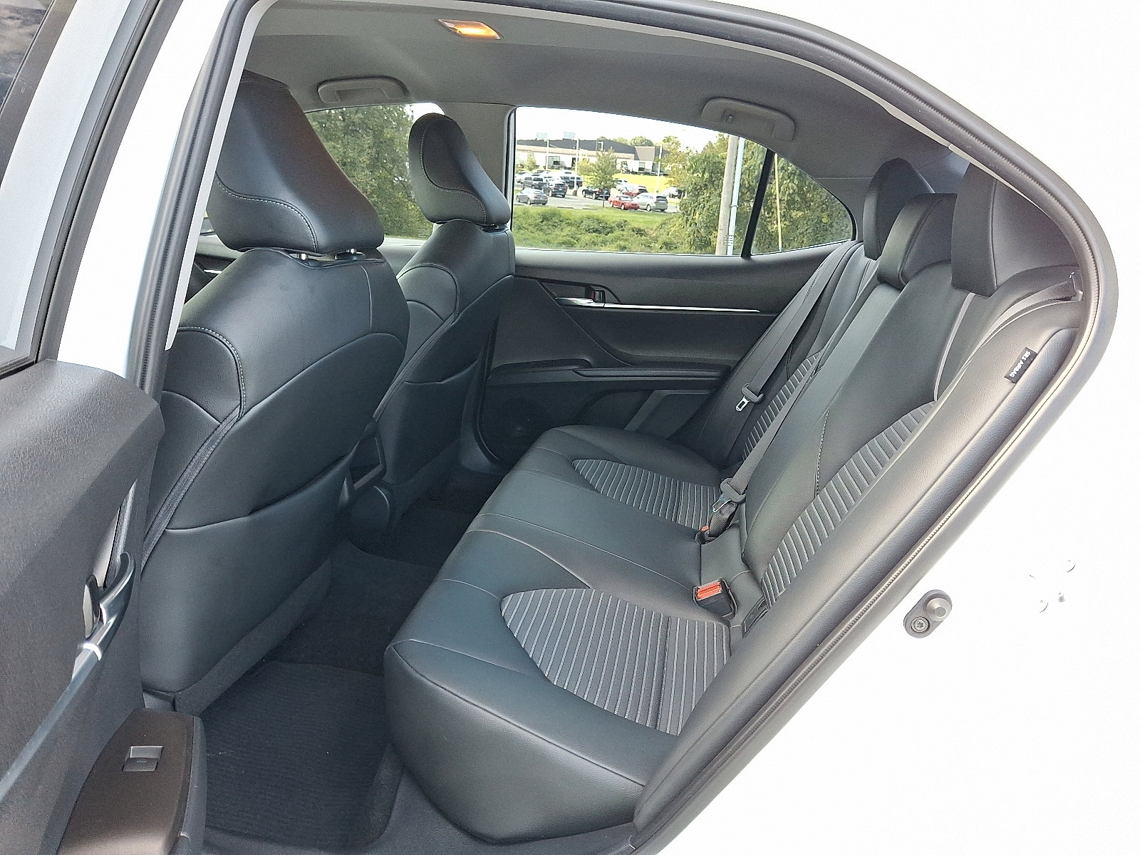 Certified 2022 Toyota Camry SE w/ Convenience Package image 11