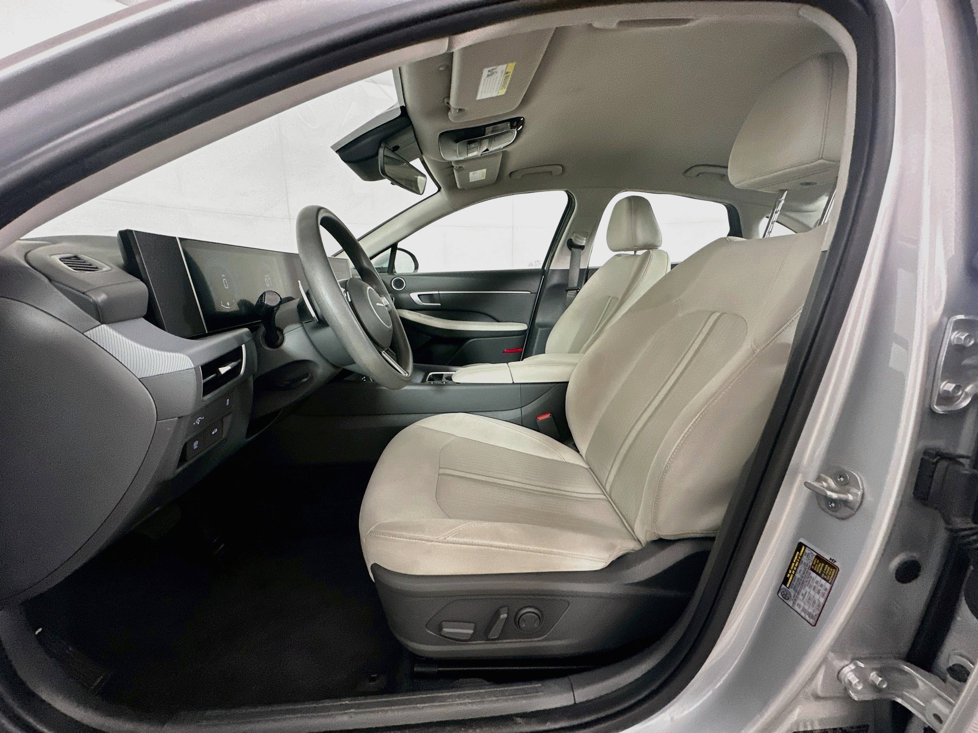 Used 2025 Hyundai Sonata SEL FWD image 13
