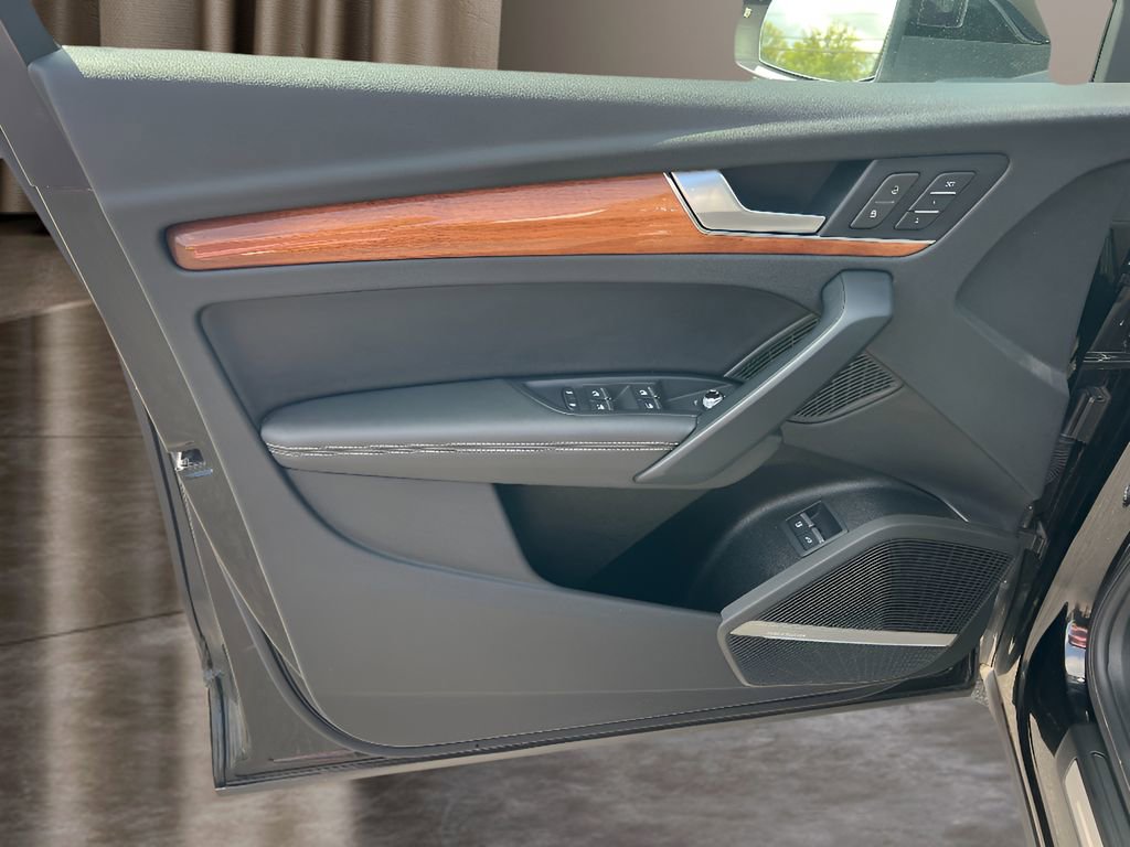 Used 2023 Audi Q5 e Premium Plus w/ Premium Plus Package image 18