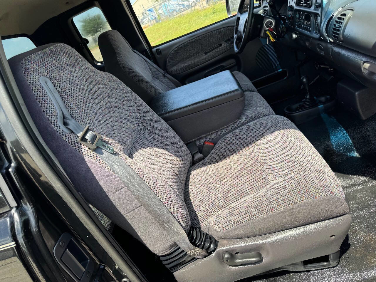 Used 1998 Dodge Ram 3500 Truck SLT LARAMIE 4X4 12V 5.9L CUMMI image 29