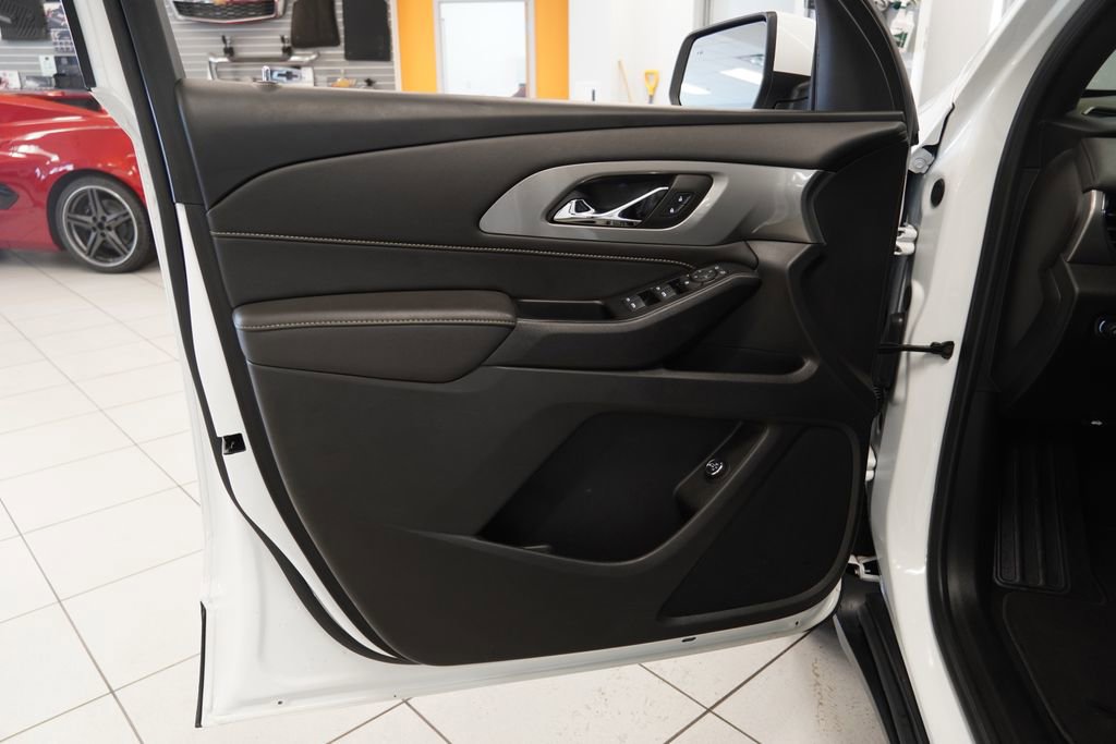 Used 2023 Chevrolet Traverse LT image 5