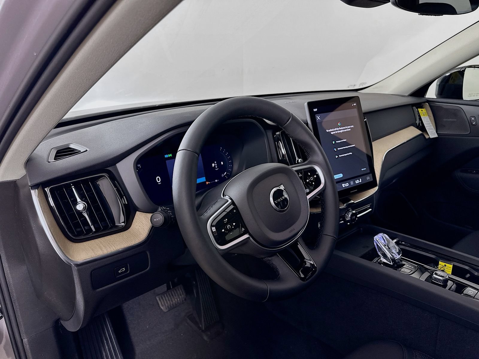 New 2026 Volvo XC60 B5 Plus w/ Protection Package Premier AWD/4WD image 33