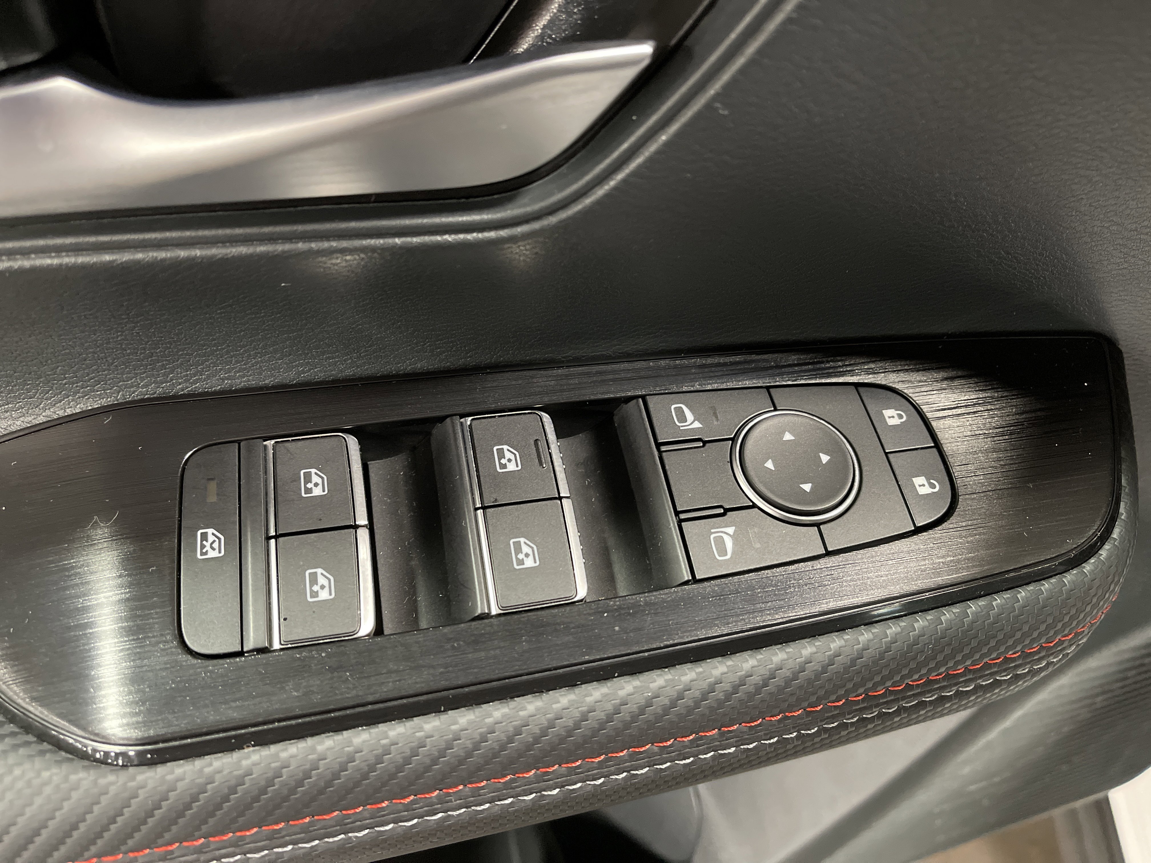 Used 2025 Nissan Kicks SR image 8