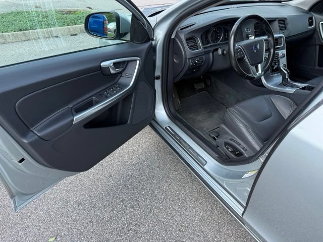 Used 2018 Volvo V60 T5 Dynamic FWD image 15