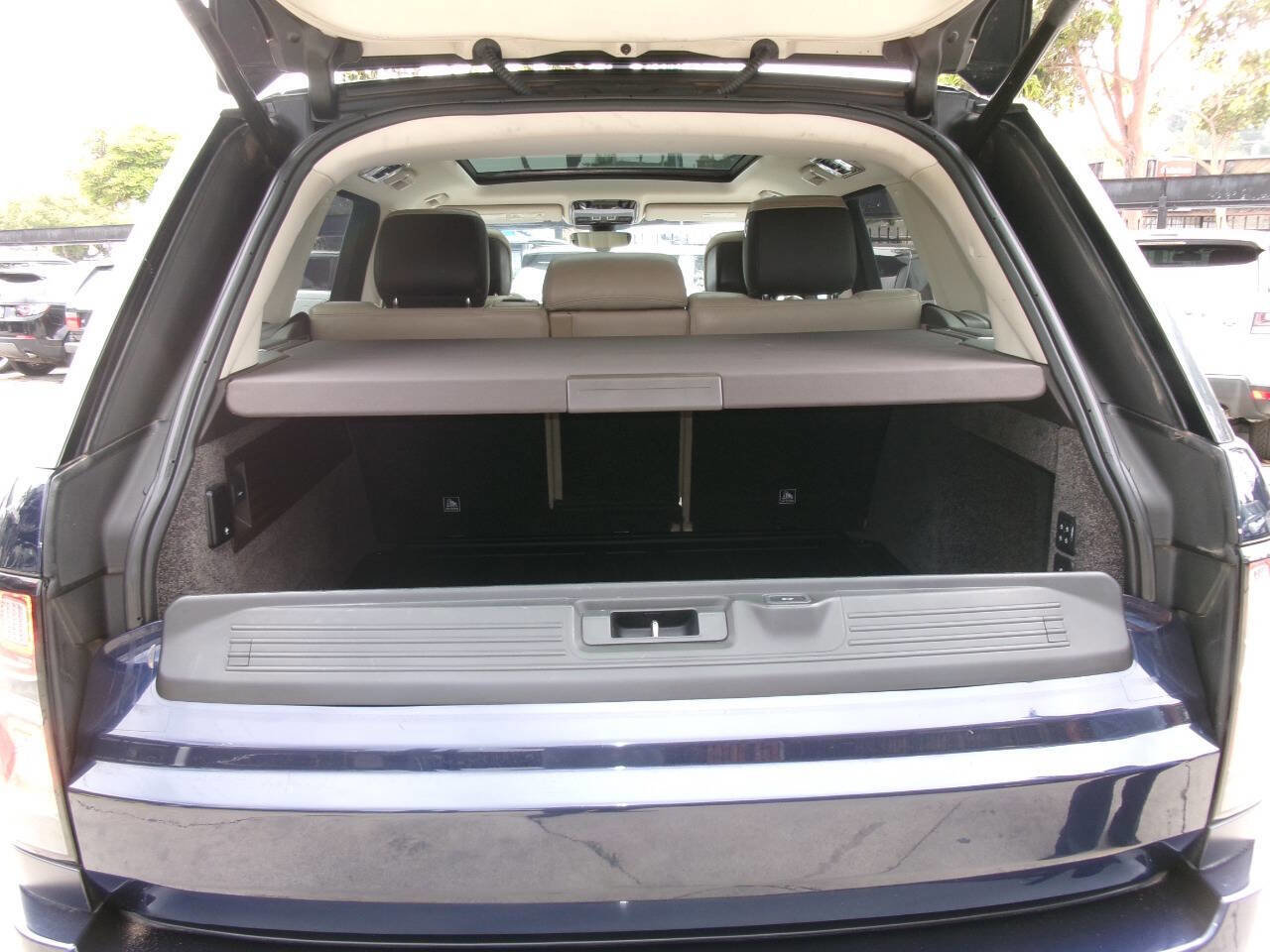 Used 2019 Land Rover Range Rover HSE AWD/4WD image 16