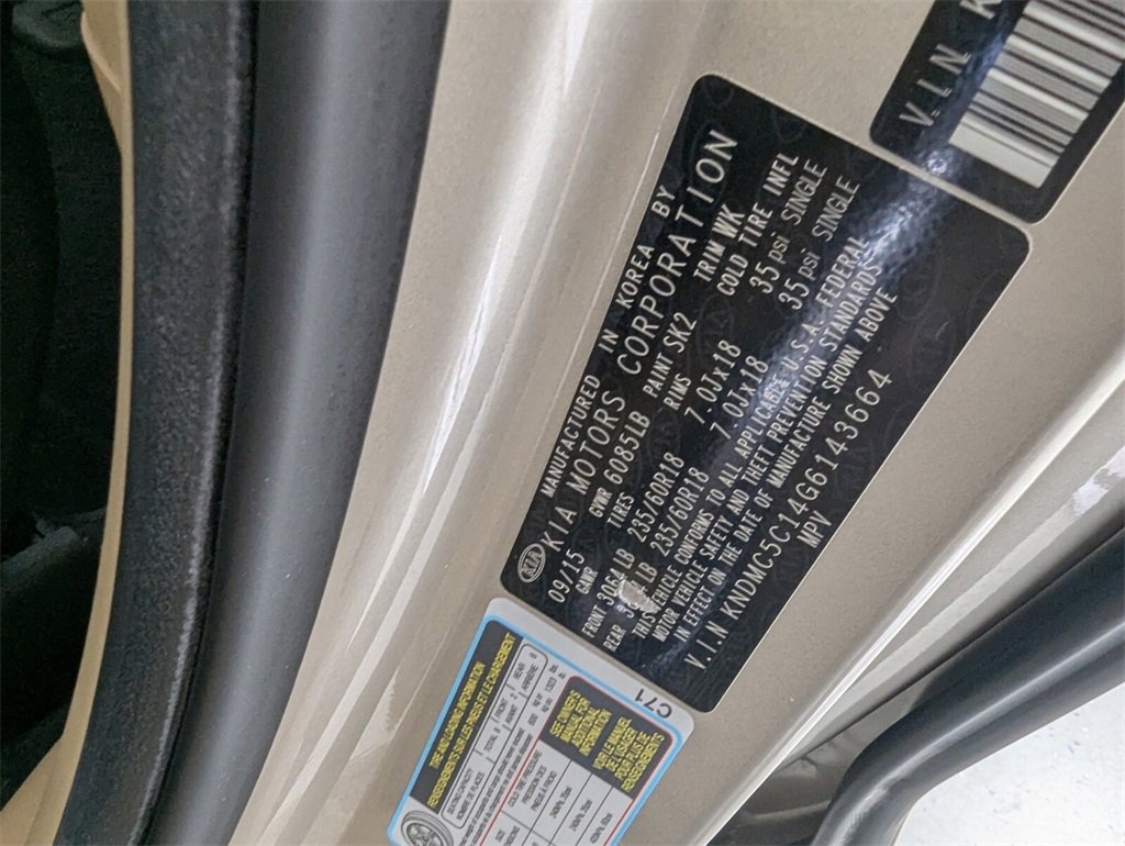 Used 2016 Kia Sedona EX image 28