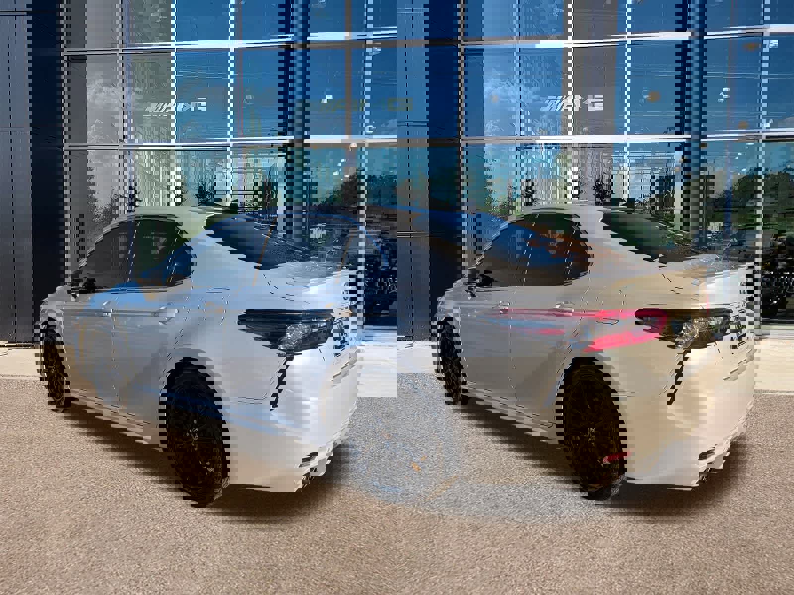 Used 2021 Toyota Camry XSE image 3