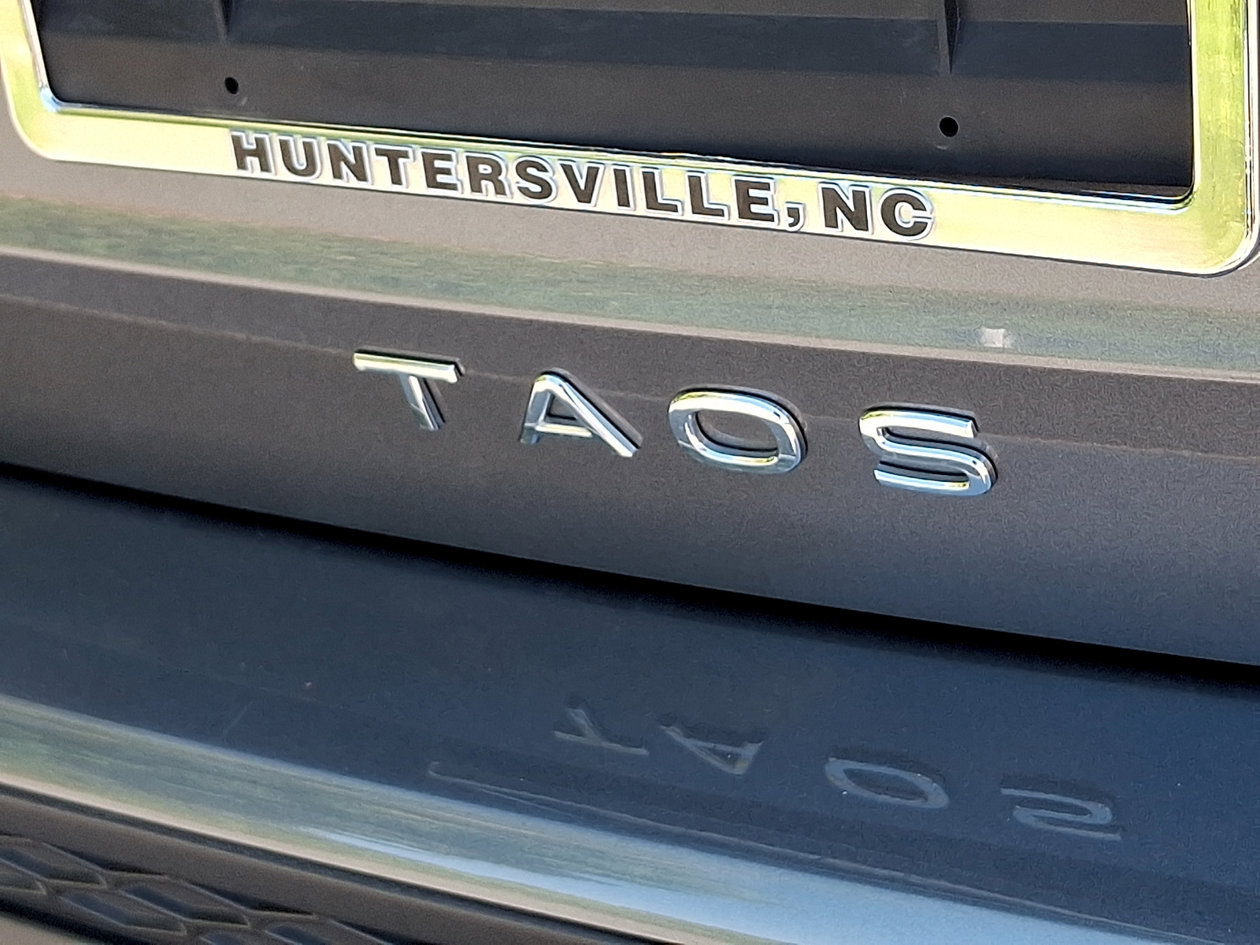 Certified 2023 Volkswagen Taos SE FWD image 31