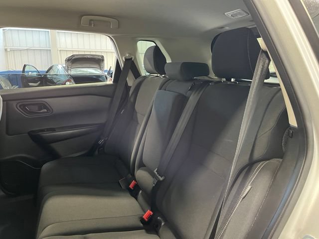 Used 2024 Nissan Rogue S AWD/4WD image 18