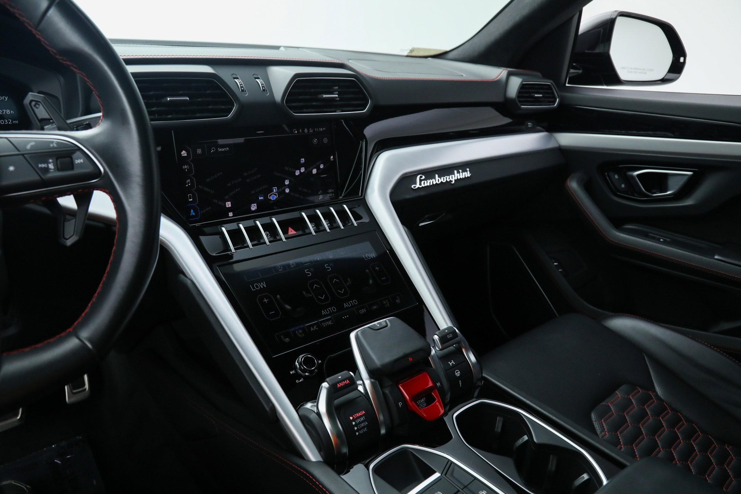 Used 2022 Lamborghini Urus image 32