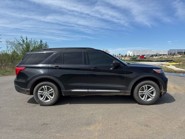 Used 2020 Ford Explorer XLT image 2