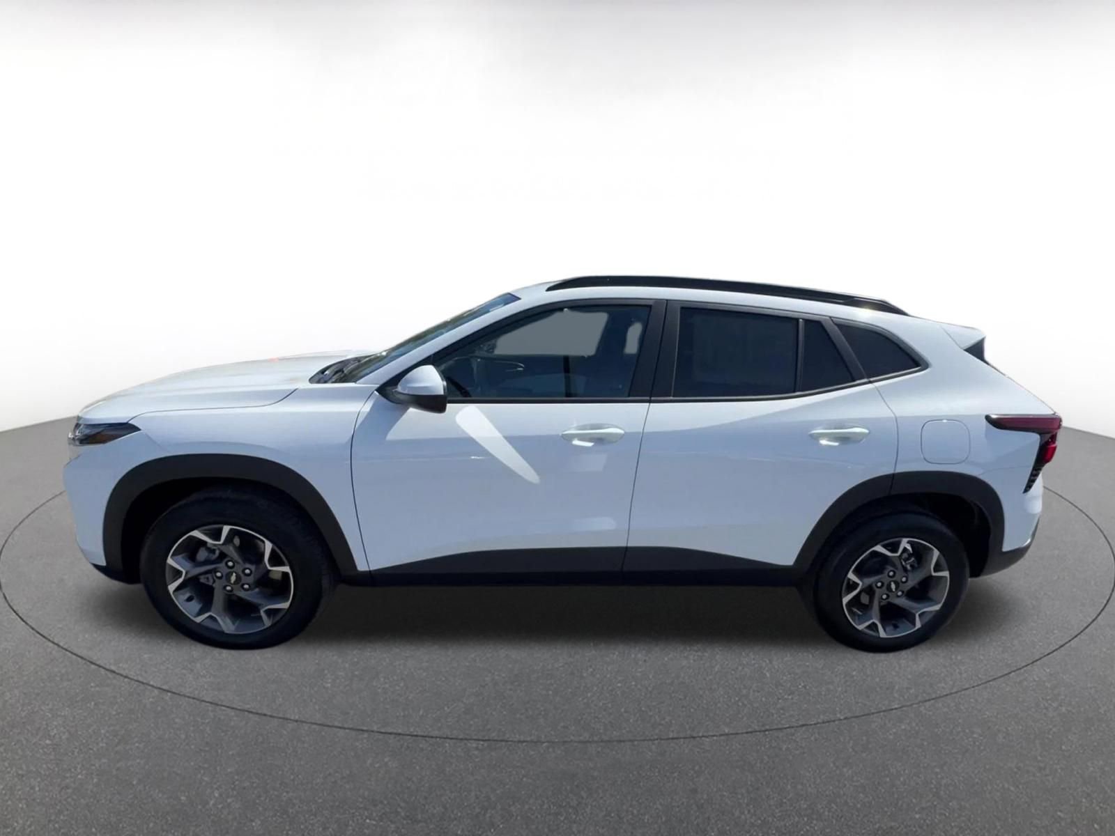 Used 2025 Chevrolet Trax LT image 10