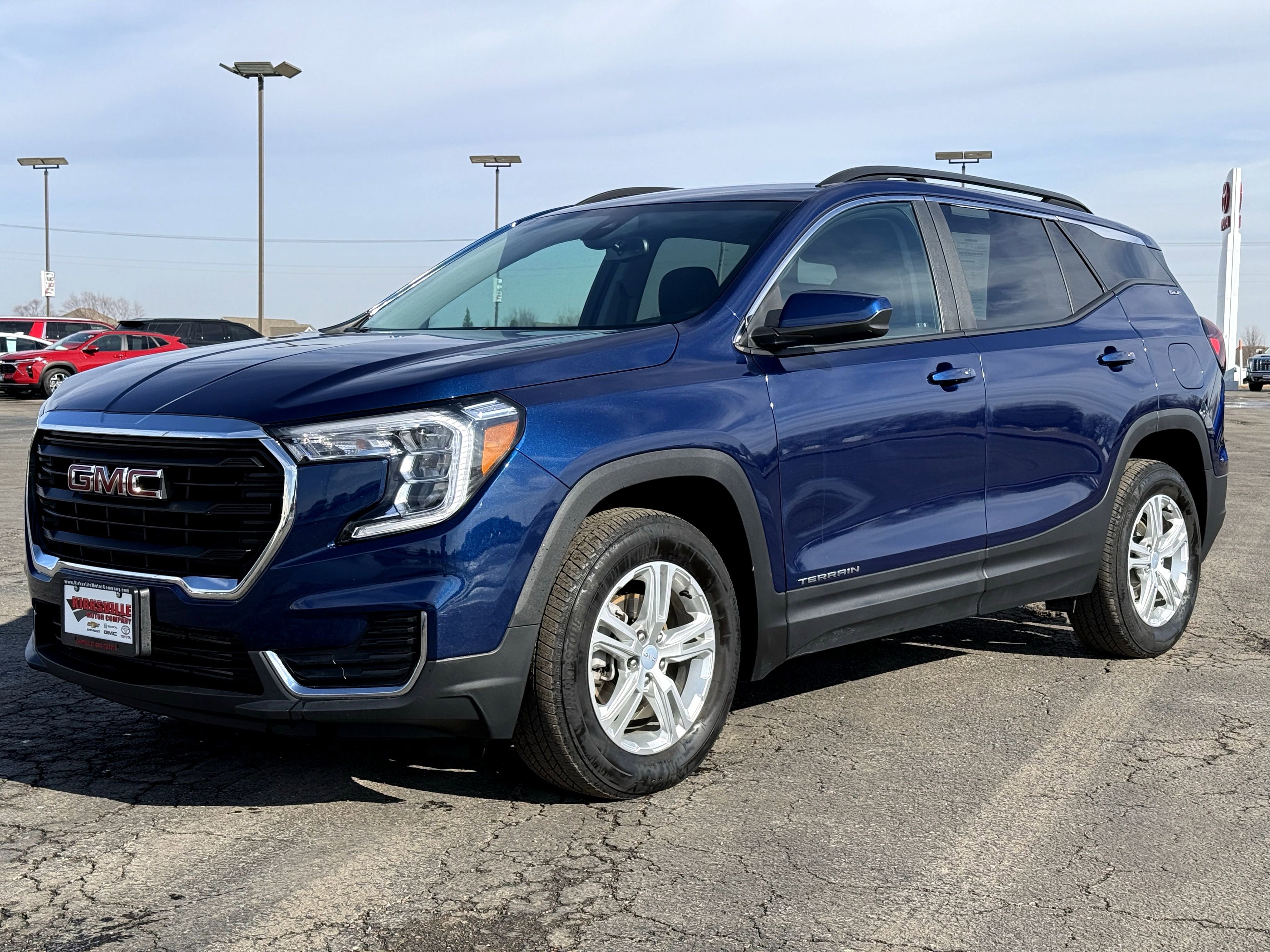 Used 2022 GMC Terrain SLE w/ Driver Convenience Package image 7