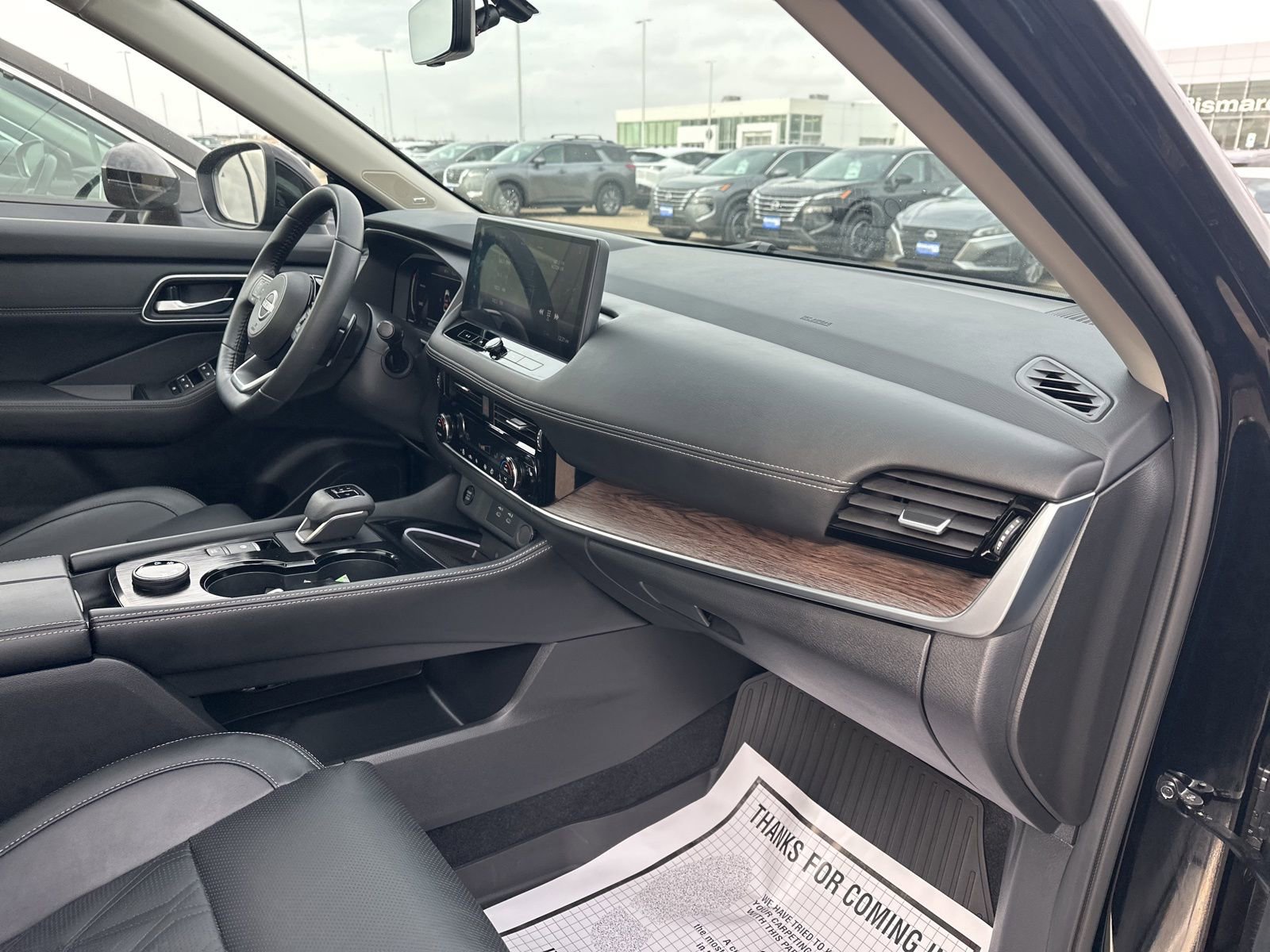 Used 2024 Nissan Rogue Platinum image 32