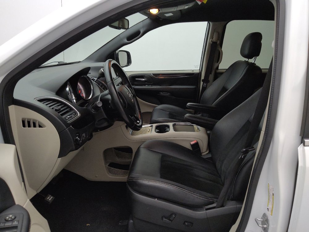 Used 2017 Dodge Grand Caravan SXT FWD image 17