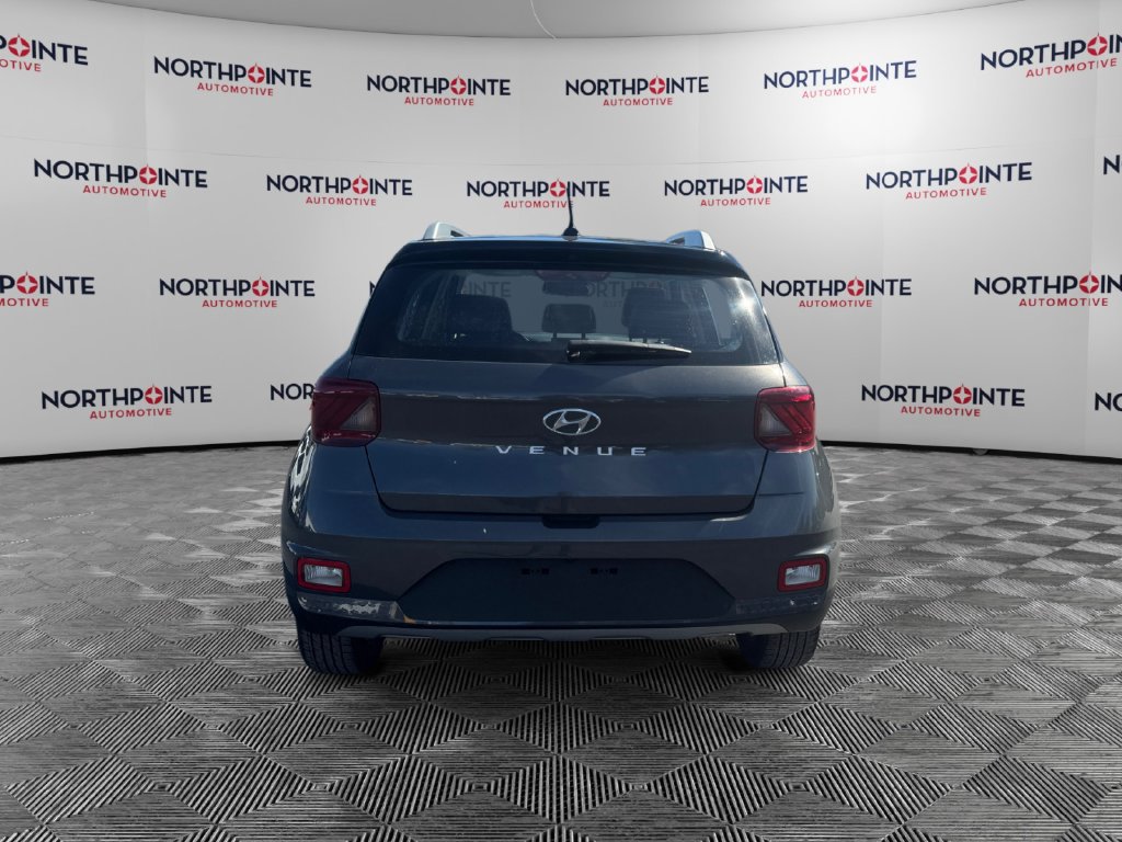 Used 2025 Hyundai Venue Limited FWD image 5