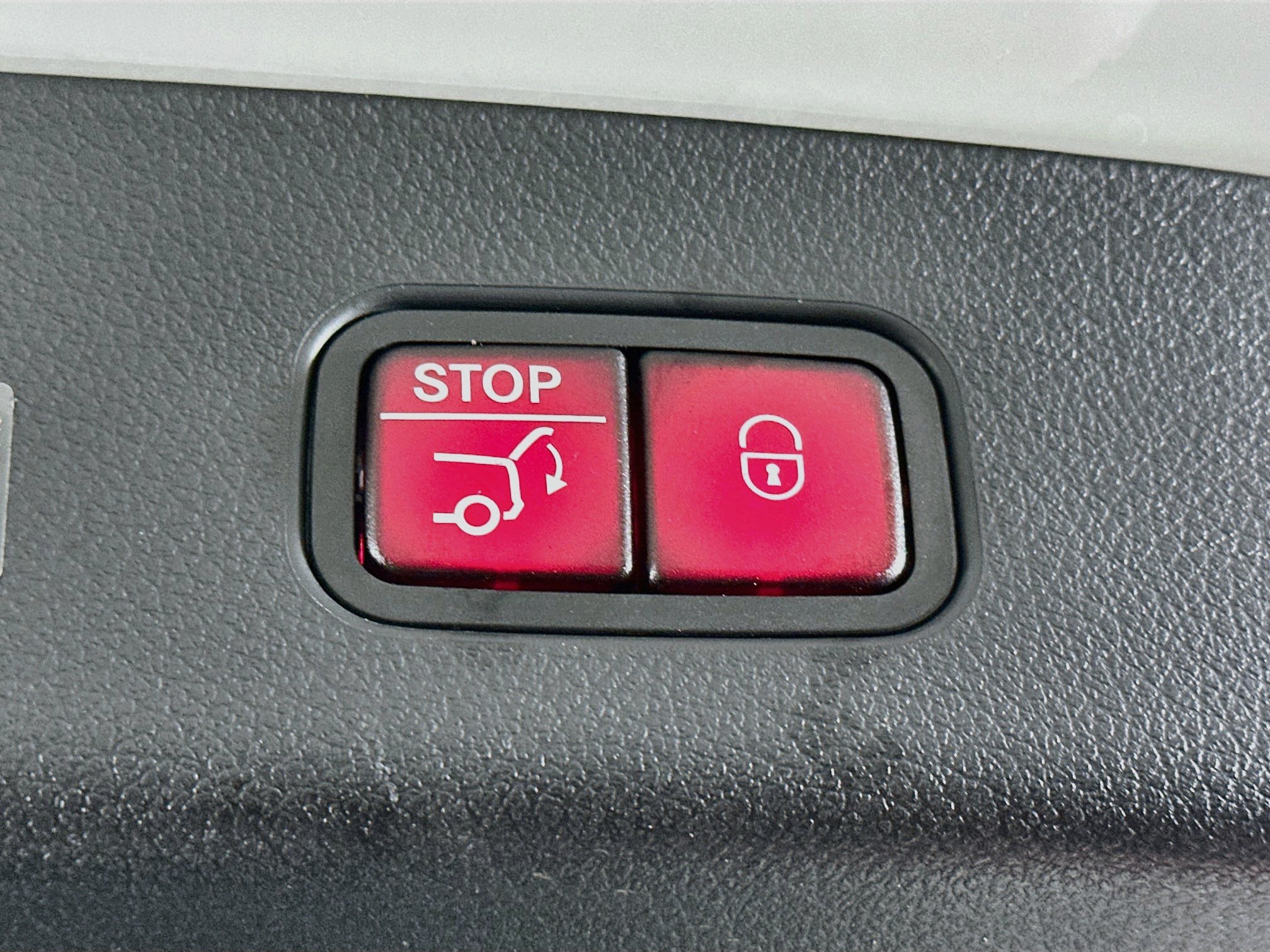 Used 2025 Mercedes-Benz GLC 300 image 30
