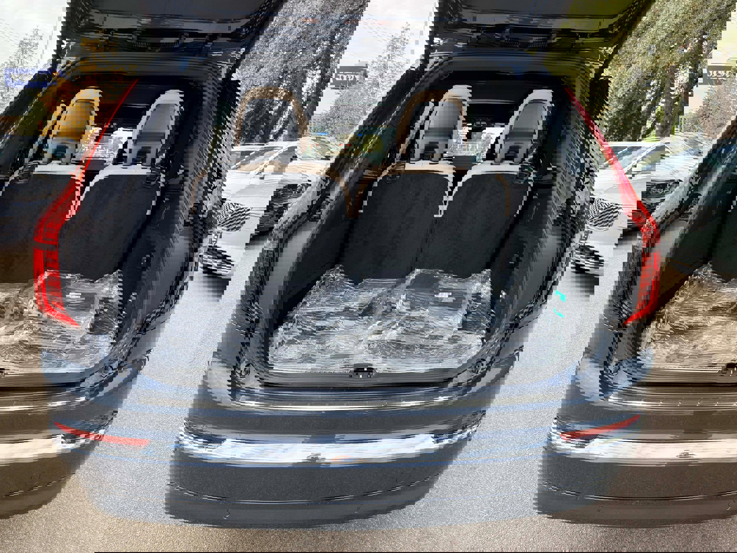 New 2026 Volvo XC90 B6 Plus w/ Protection Package Premier image 26